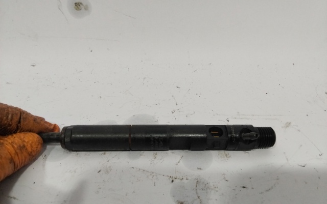 Wtryskiwacz paliwa 8200365186 RENAULT