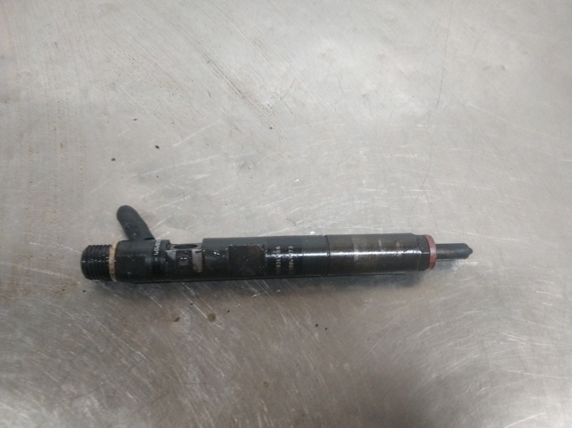 Wtryskiwacz paliwa 8200365186 RENAULT
