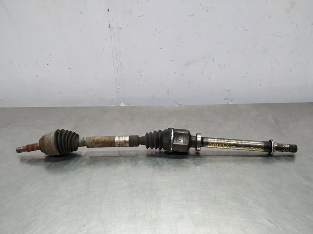 Półoś napędowa przednia prawa 8200379235 RENAULT