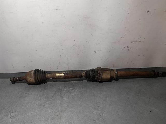 Półoś napędowa przednia prawa 8200379235 RENAULT