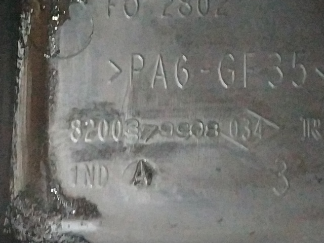 Pokrywa zaworowa 8200379908 RENAULT