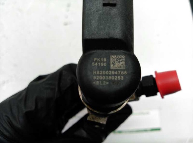 Wtryskiwacz paliwa 8200380253 RENAULT