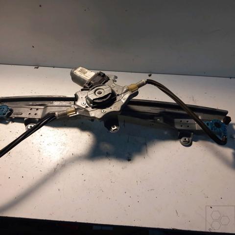 Mechanizm podnoszenia szyby drzwi przednich prawych 8200384741 RENAULT