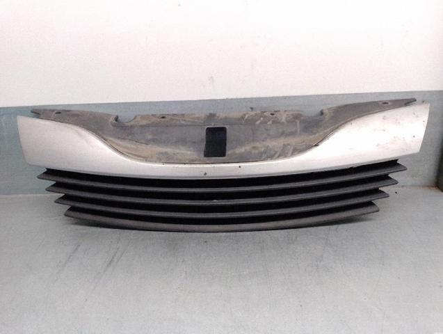 Atrapa chłodnicy 8200390126 RENAULT