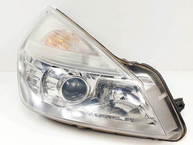 Reflektor prawy 8200394707 RENAULT