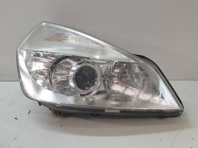 Reflektor prawy 8200394707 RENAULT