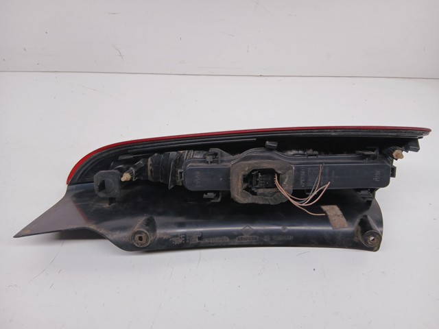 Lampa zespolona tylna lewa 8200394722 RENAULT