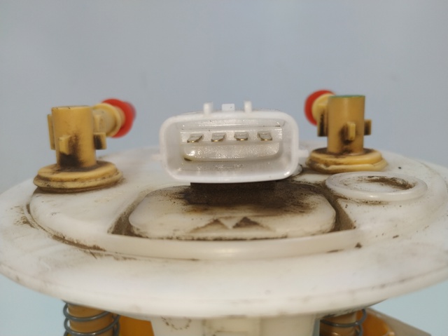 Moduł pompy paliwowej z czujnikiem poziomu paliwa 8200397677 RENAULT