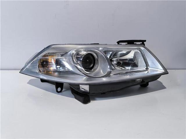 Reflektor prawy 8200412742 RENAULT