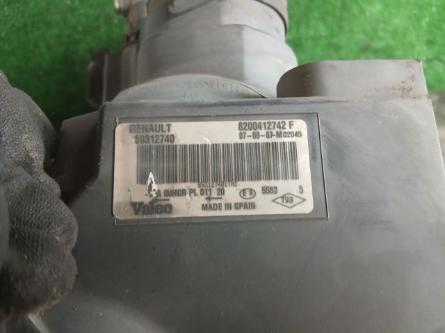 Reflektor prawy 8200412742 RENAULT