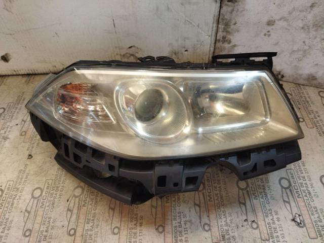 Reflektor prawy 8200412742F RENAULT