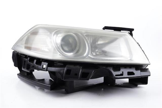 Reflektor prawy 8200412742F RENAULT