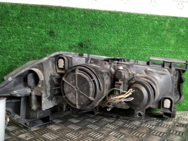 Reflektor prawy 8200412754 RENAULT