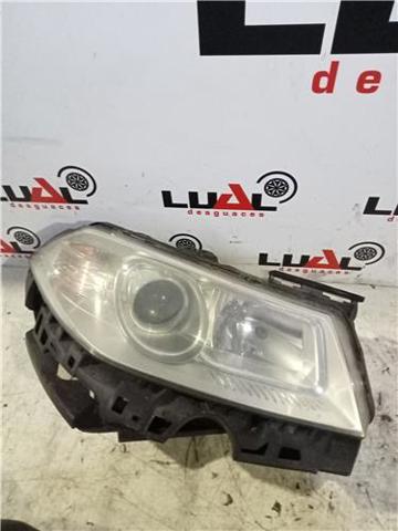 Reflektor prawy 8200412754 RENAULT
