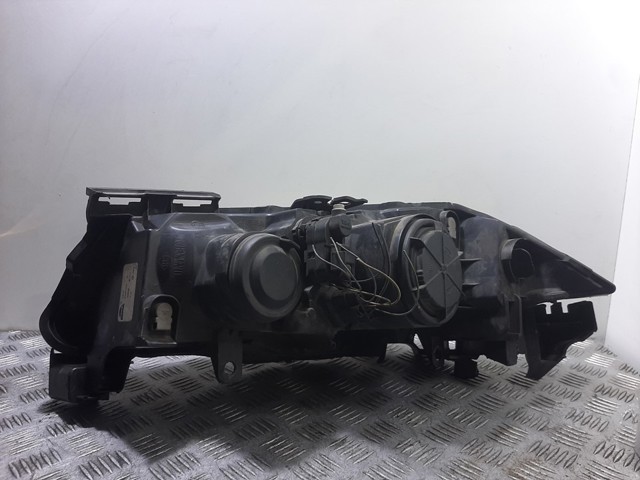 Reflektor prawy 8200412754 RENAULT