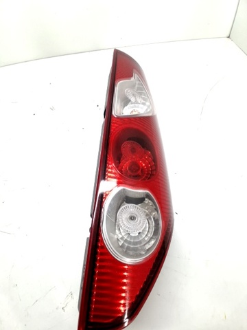 Lampa zespolona tylna prawa 8200419945 RENAULT