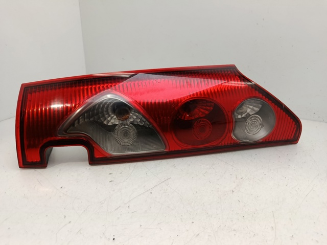 Lampa zespolona tylna prawa 8200419945 RENAULT