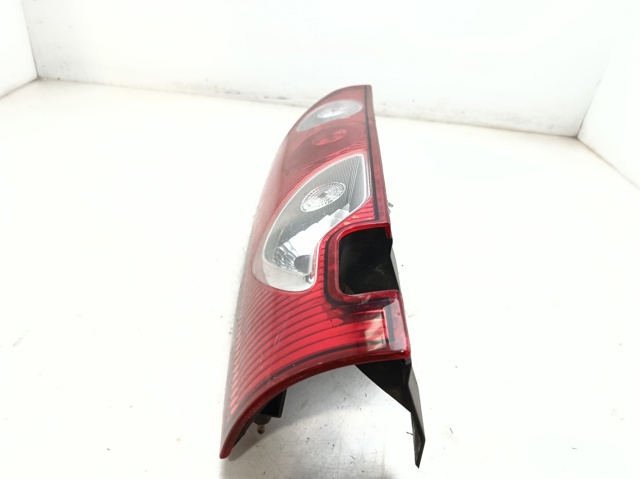 Lampa zespolona tylna prawa 8200419945 RENAULT