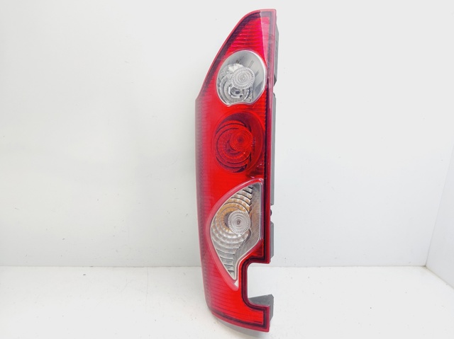 Lampa zespolona tylna prawa 8200419945 RENAULT