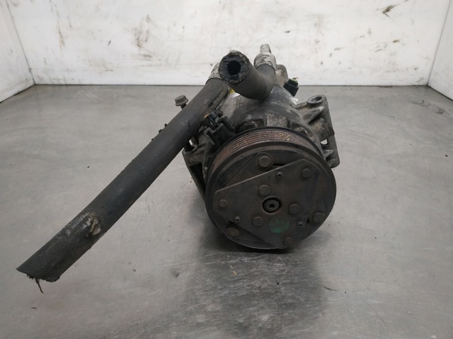 Sprężarka klimatyzacji 8200436108 RENAULT