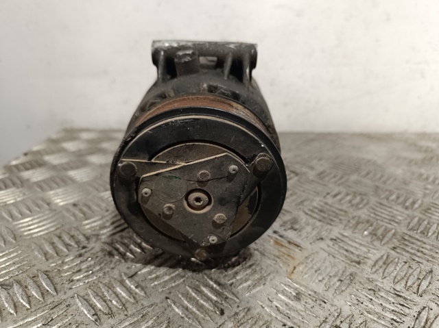 Sprężarka klimatyzacji 8200436108 RENAULT