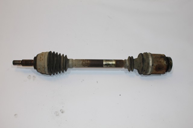 Półoś napędowa przednia prawa 8200436365 RENAULT