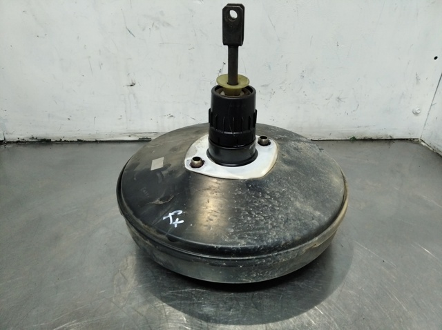 Wzmacniacz próżniowy hamulców 8200453735 RENAULT