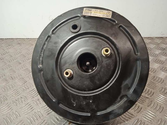 Wzmacniacz próżniowy hamulców 8200453735 RENAULT