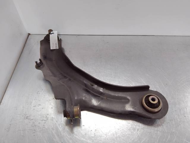 Wahacz zawieszenia przedniego dolny prawy 8200457209 RENAULT