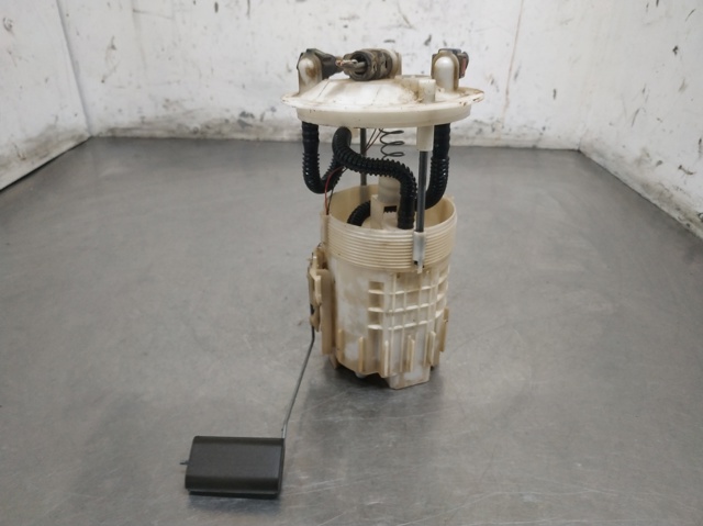 Czujnik poziomu paliwa w zbiorniku 8200465952 RENAULT