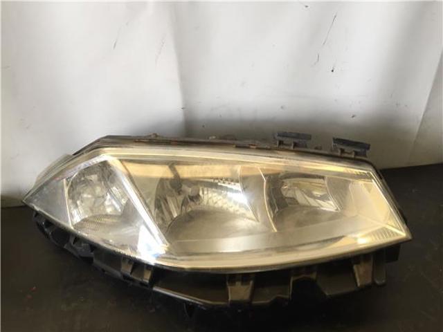 Reflektor prawy 8200476431 RENAULT