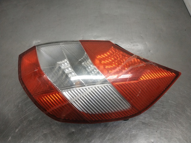 Lampa zespolona tylna prawa 8200493375 RENAULT