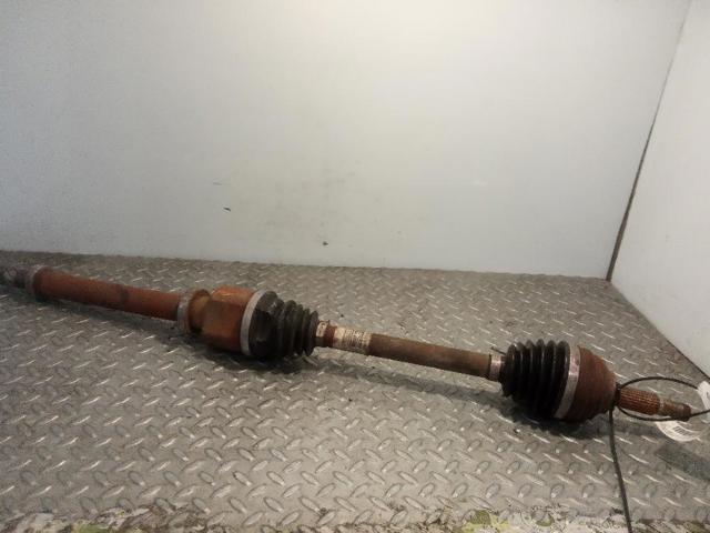 Półoś napędowa przednia prawa 8200499586 RENAULT