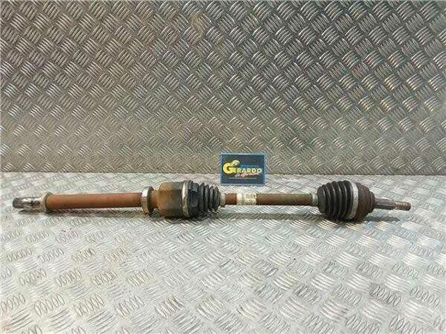 Półoś napędowa przednia prawa 8200499586 RENAULT