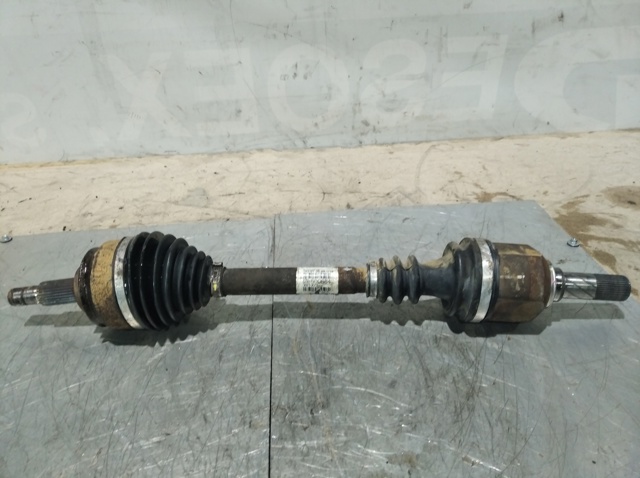 Półoś napędowa przednia lewa 8200500684 RENAULT