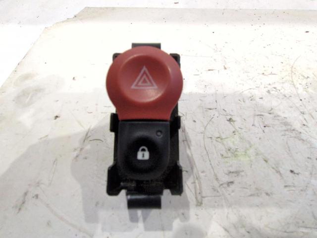 Przycisk włączania światła awaryjnego 8200523299 RENAULT