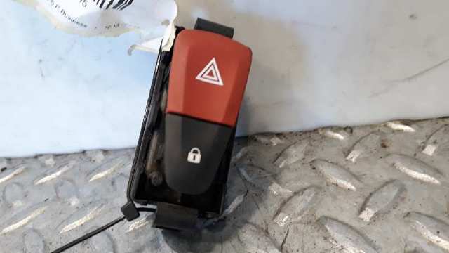 Przycisk włączania światła awaryjnego 8200523299 RENAULT