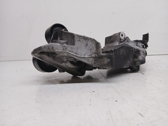 Wspornik alternatora 8200527320 RENAULT