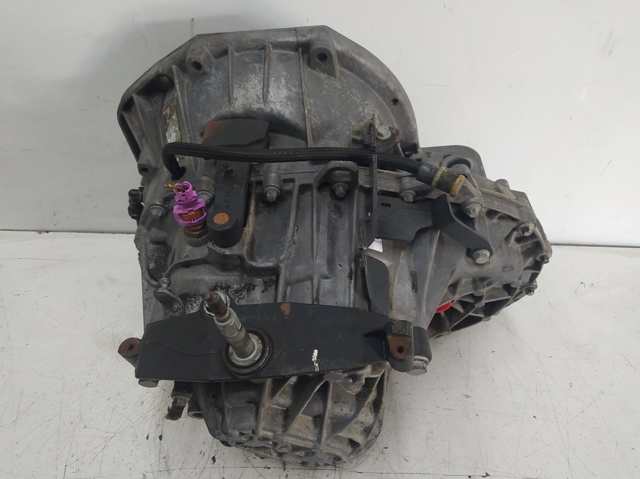 Mechaniczna skrzynia biegów w komplecie Opel Vivaro F7