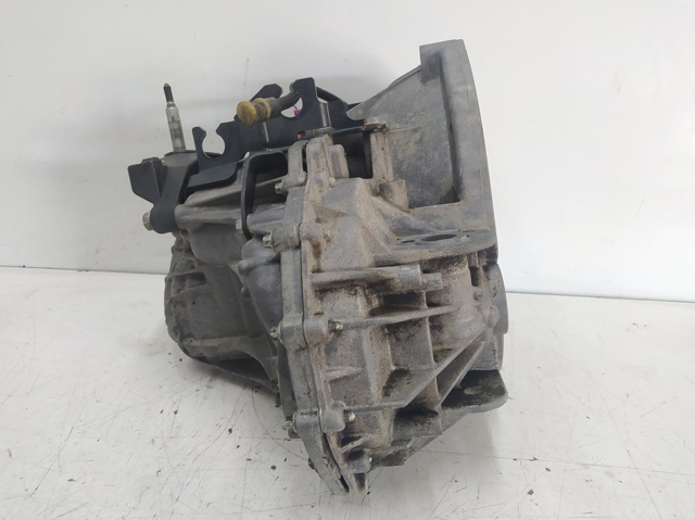 Mechaniczna skrzynia biegów w komplecie Opel Vivaro F7