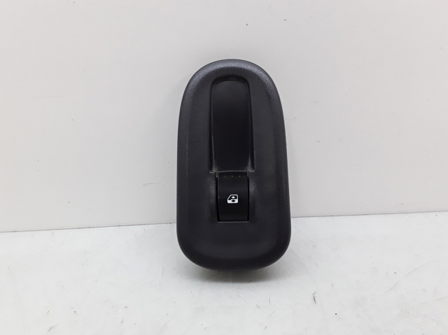 Panel przyciskowy sterowania podnośnikiem szyby przedni prawy 8200548968 OPEL