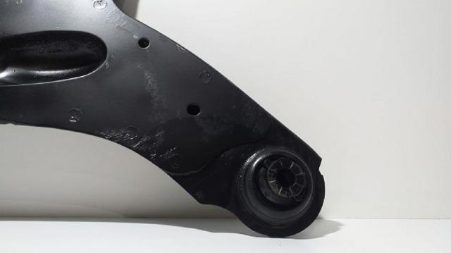 Wahacz zawieszenia przedniego dolny lewy 8200565072 RENAULT