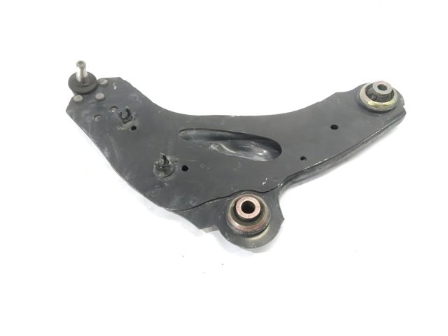 Wahacz zawieszenia przedniego dolny prawy 8200565079 RENAULT
