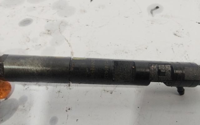 Wtryskiwacz paliwa 8200567290 RENAULT