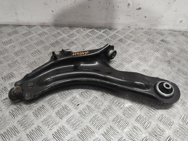 Wahacz zawieszenia przedniego dolny lewy 8200586561 RENAULT