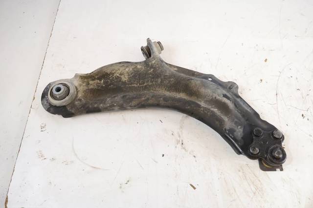 Wahacz zawieszenia przedniego dolny lewy 8200586561 RENAULT