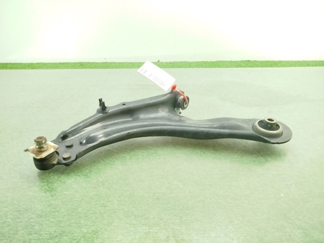 Wahacz zawieszenia przedniego dolny lewy 8200586561 RENAULT