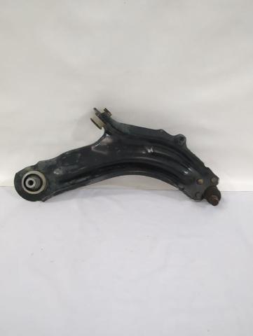 Wahacz zawieszenia przedniego dolny lewy 8200586561 RENAULT