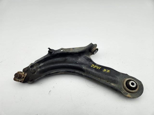 Wahacz zawieszenia przedniego dolny lewy 8200586561 RENAULT