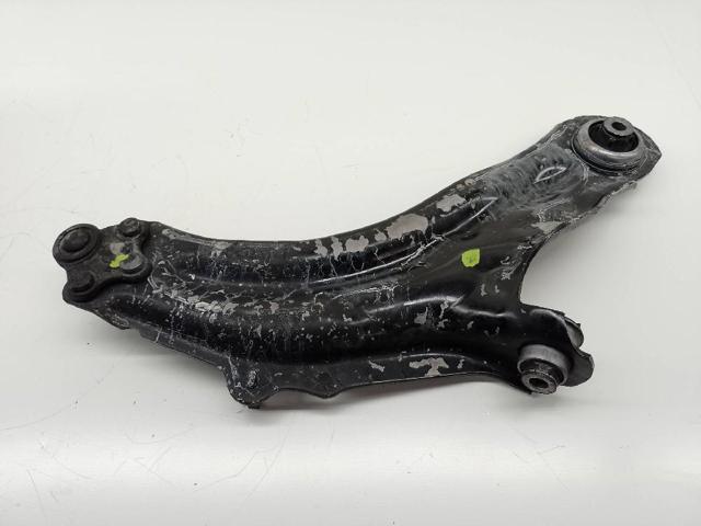 Wahacz zawieszenia przedniego dolny lewy 8200586561 RENAULT